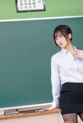 [けんけん] 老師誘惑黑絲裝扮讓人受不了 太犯規了 (62 Photos)