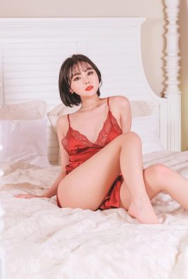 [Yuna ] 韓國妹露出誘惑酥胸和辣臀 好身材不藏私 (37 Photos)