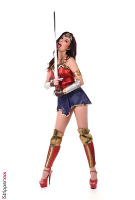 Milena Ray – Ray Of Wonder (Wonder Woman)