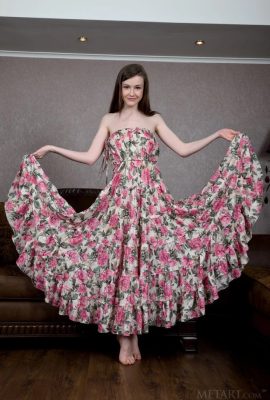 I didn’t expect that the long skirt would look so stunning! Emily Bloom (120 Photos)
