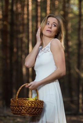 Take a fruit basket to the woods for a picnic! Aislin (86 Photos)
