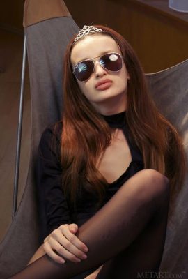 A girl who looks very fashionable wearing sunglasses! Zavya (114 Photos)