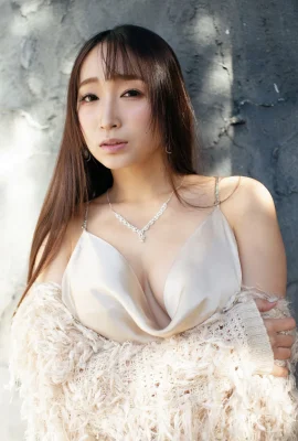 [蓮見クレア] 呼之欲出的美乳讓粉絲暴動 完全不藏了 (23 Photos)