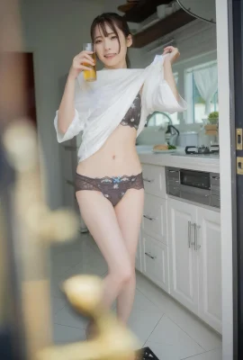 [紅羽りお] 包再緊也藏不住的胸猛身材 (24 Photos)