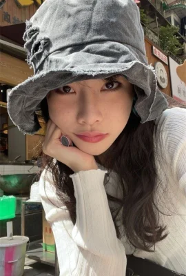fb上認識的女網友～超辣欠啪！ (20 Photos)