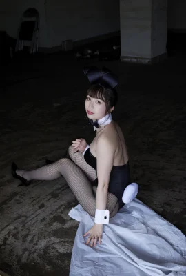 [星那美月] 兔女郎萬惡的身材黑絲誘惑 (46 Photos)