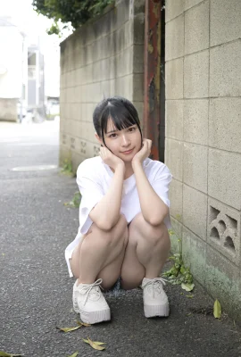 [円井萌華] 露出嫩白飽滿身材 吸引眾人目光 (38 Photos)