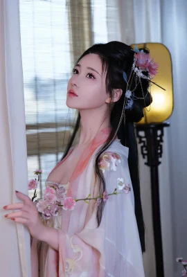年年 – 霓裳 (50 Photos)