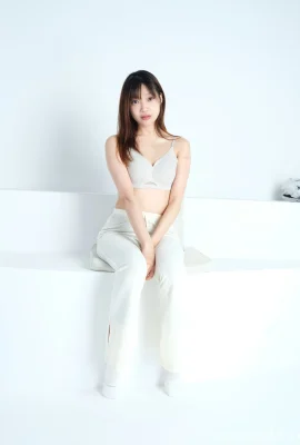 國模小初大尺度人體私拍套圖(四) (53 Photos)