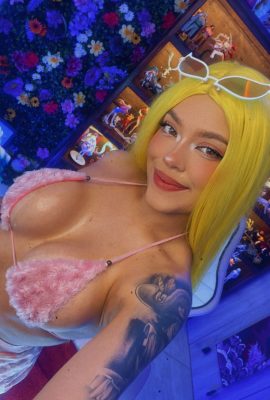 Female Doflamingo Cosplay GundamChick