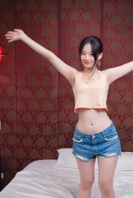 婕咪粉乳芙蓉水中戲[29 Photos]