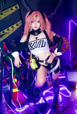 越南小姐姐Messie Huang-Nicole主題性感黑色皮質情趣服飾露豪乳膠帶遮點惹火誘惑寫真88P