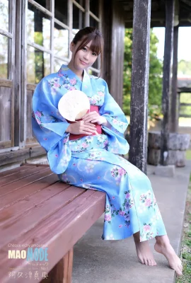 [阿久津真央] 身材姣好逆天….. 側乳線條全露出 (33 Photos)