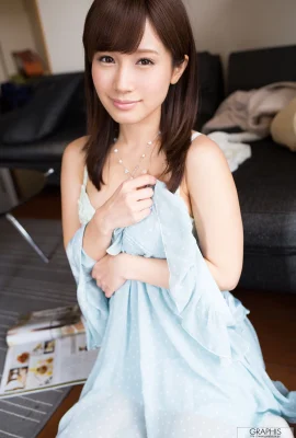 [小島みなみ] 性感渾圓美胸讓你臉紅心跳 身材超辣 (36 Photos)