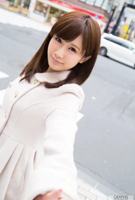 [小島みなみ] 甜美不失性感 毫不吝嗇露出火辣身材 (35 Photos)