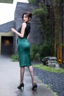 楊晨晨 – 綠色長裙 (100 Photos)
