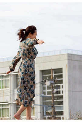 [冨安れおな] 惹火身材不科學 養眼畫面沒有極限 (33 Photos)