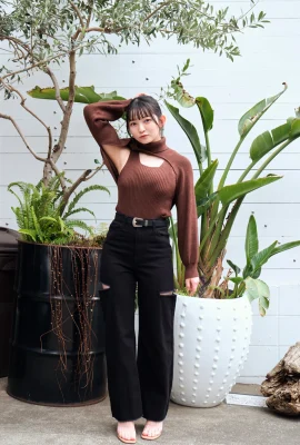 [佐山すずか] 嫩白兇器太性感 令人著迷不已 (23 Photos)