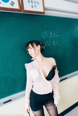 [Mozzi ] 賣弄性感不手軟 完美身材炸裂 (56 Photos)