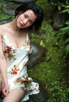 [出口亜梨沙] 雪白飽滿極品身材 誘惑力爆發 (22 Photos)